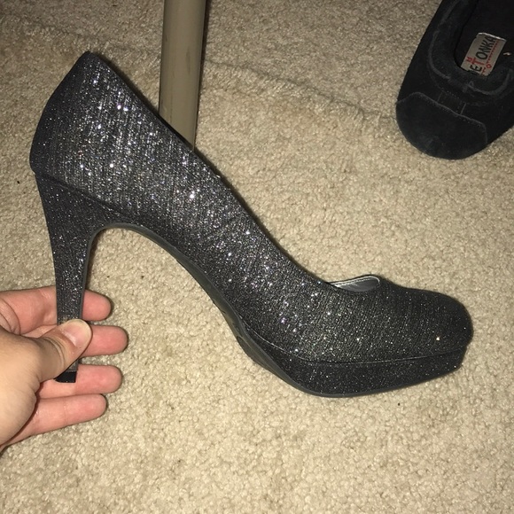 Fioni Night Heels - Picture 2 of 2